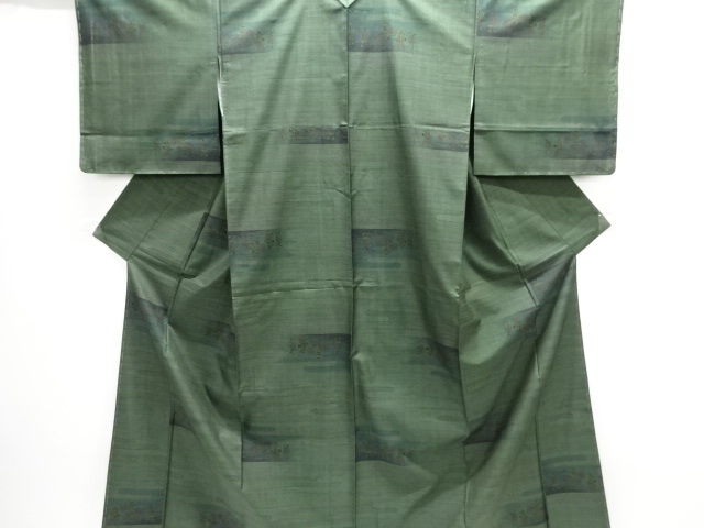 未使用品　仕立て上がり　ヱ霞に時代人物模様織り出し本場泥大島紬着物(7マルキ)